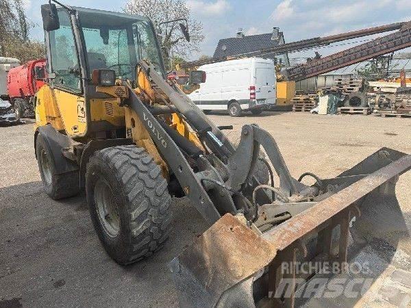 Volvo L25b Pale gommate