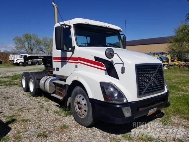 Volvo Semi Tractor Furgone chiuso