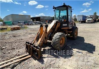 CASE 321E Pale gommate