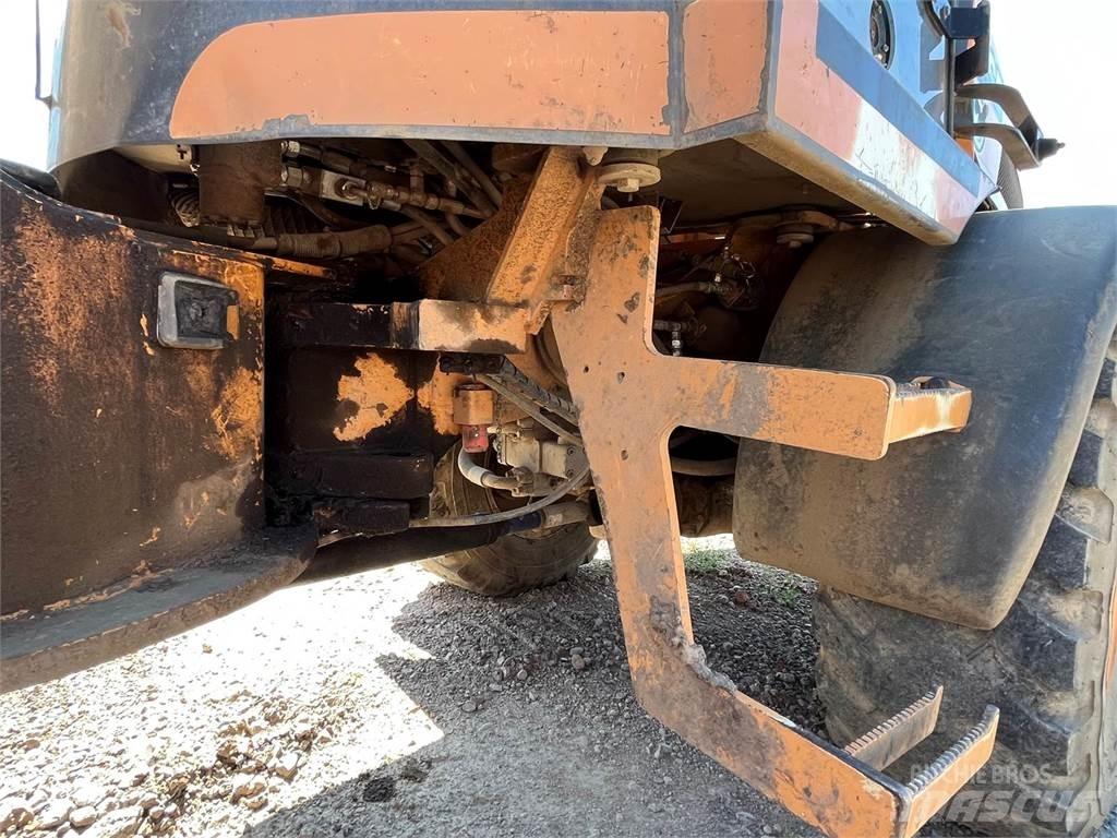 CASE 321E Pale gommate