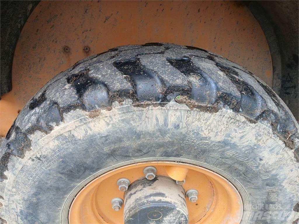 CASE 321F Pale gommate