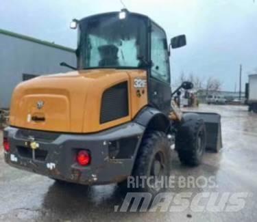 CASE 321F Pale gommate