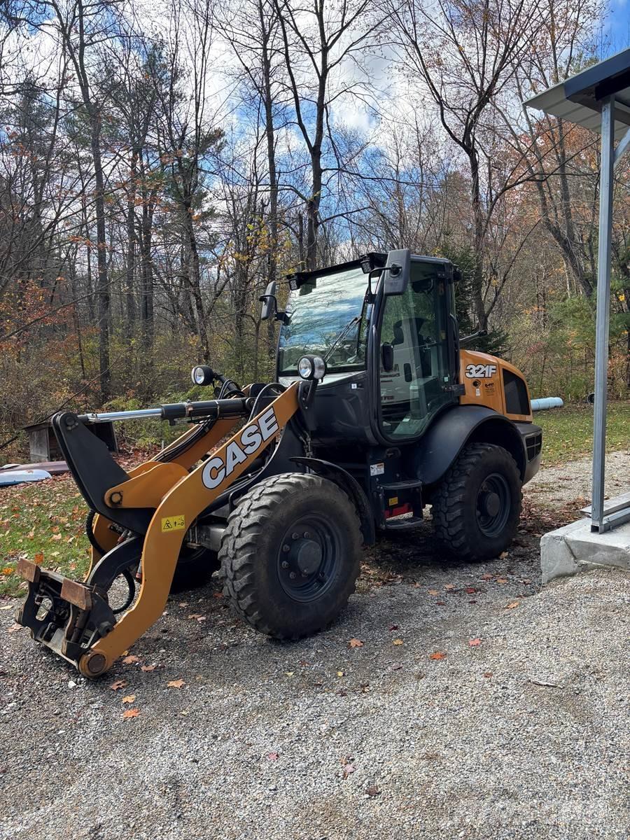 CASE 321F Pale gommate