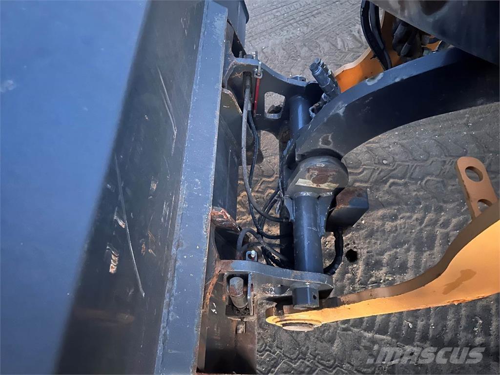 CASE 321F Pale gommate