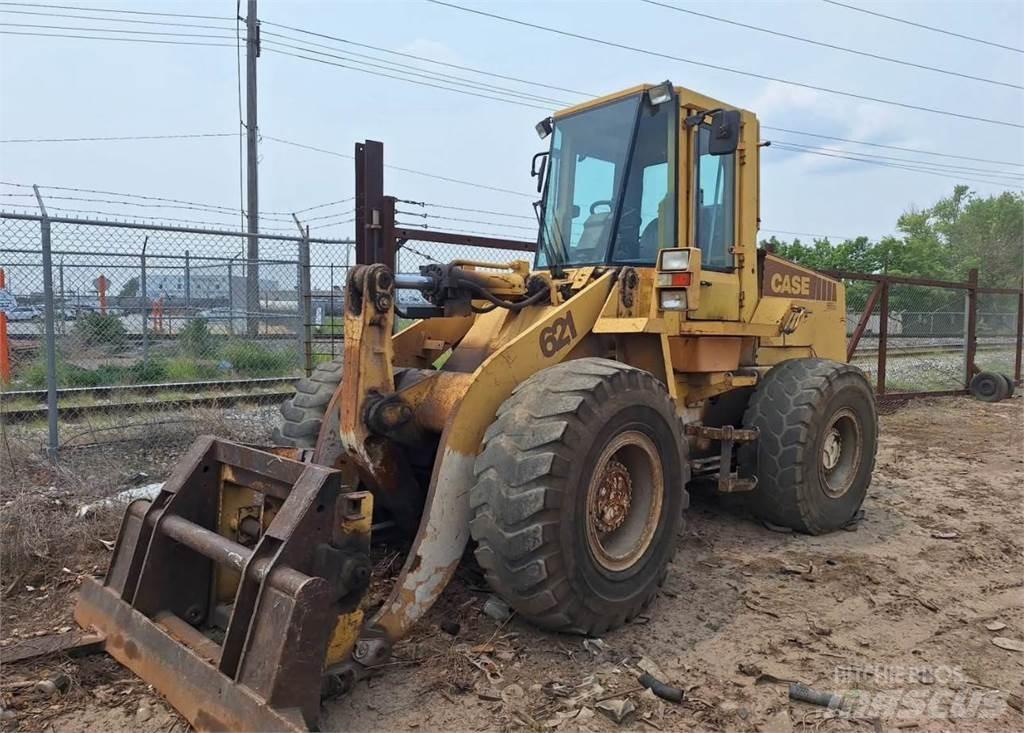 CASE 621 Pale gommate