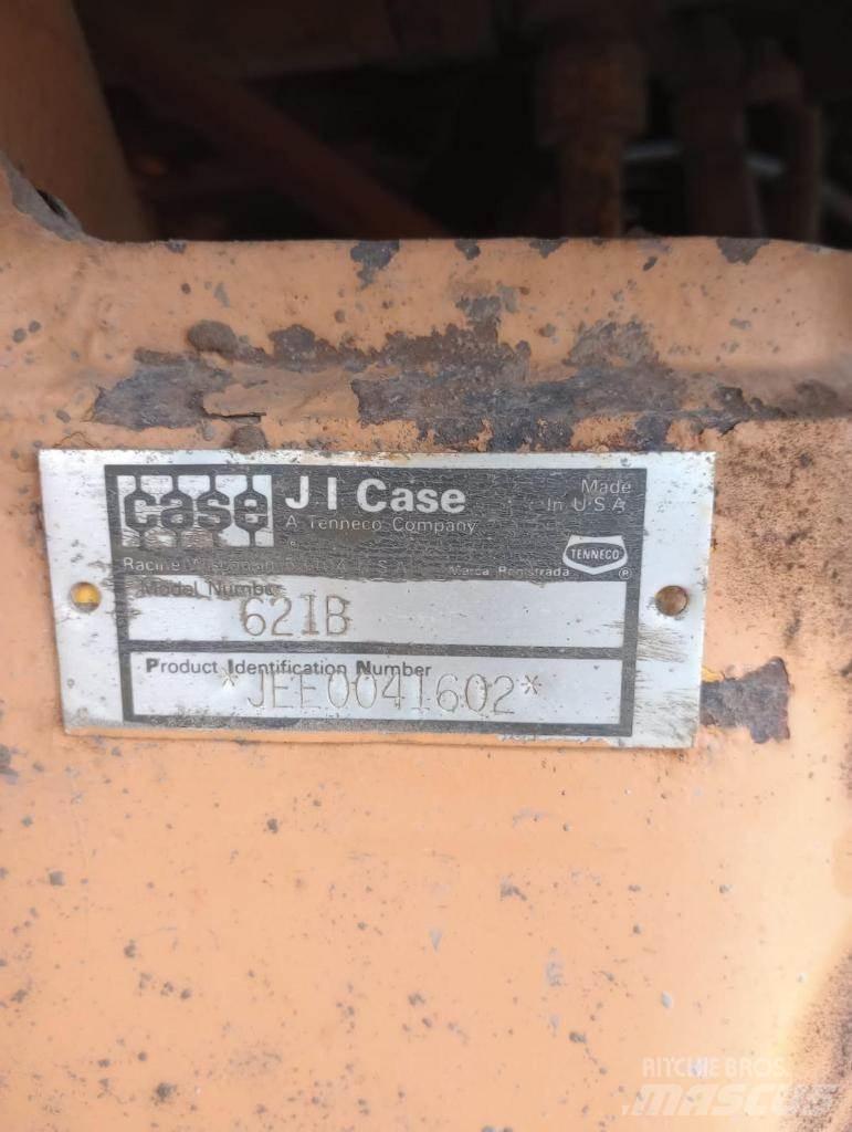 CASE 621B Pale gommate