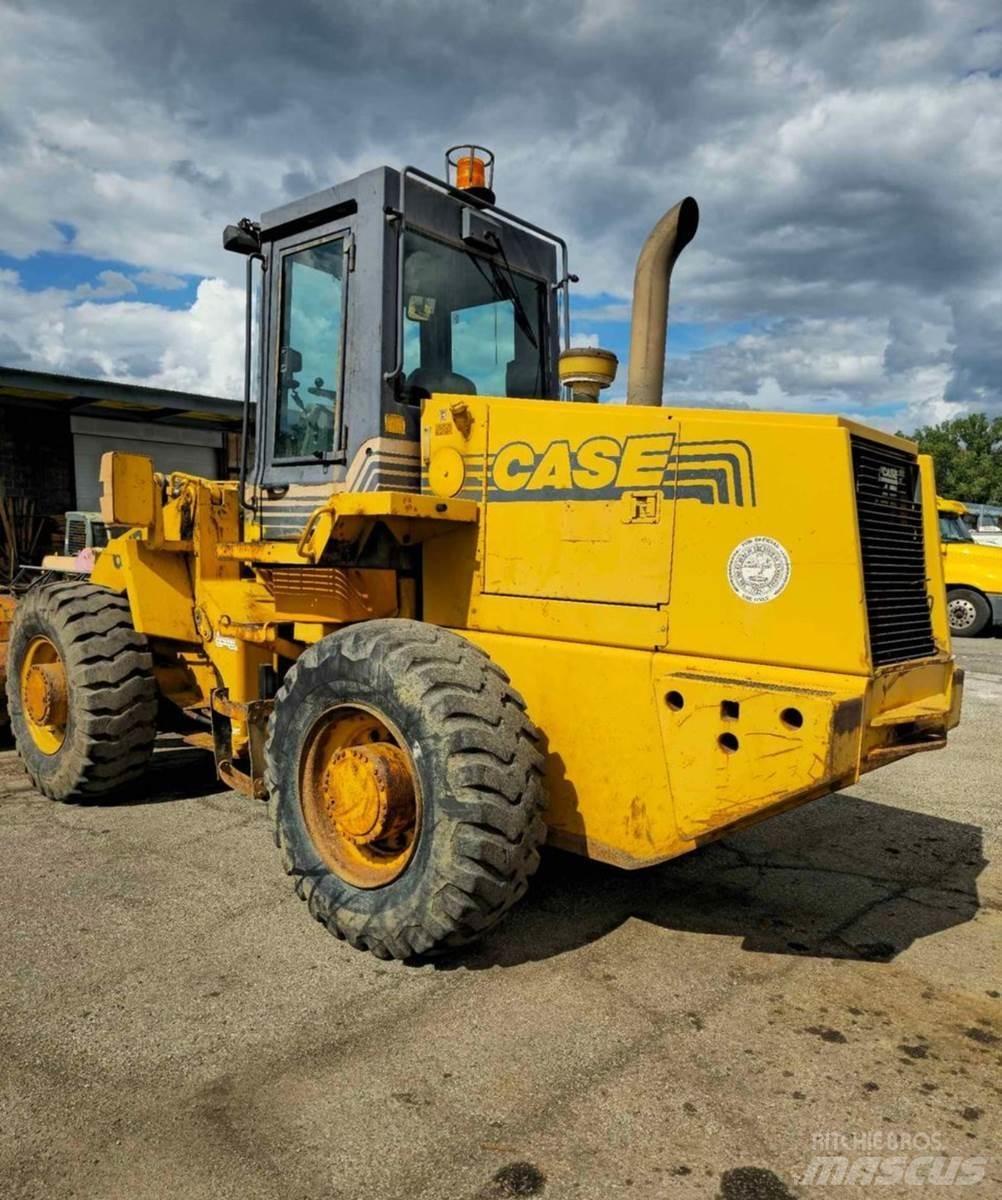 CASE 621B Pale gommate