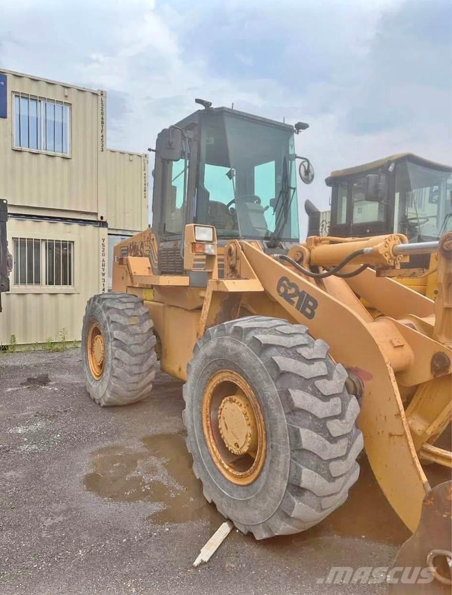 CASE 621B Pale gommate