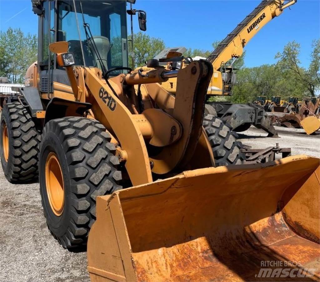 CASE 621D Pale gommate