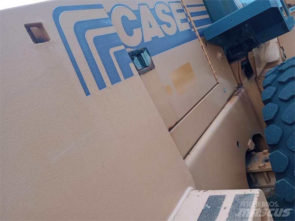 CASE 721C Pale gommate