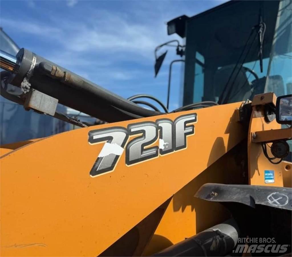 CASE 721F Pale gommate