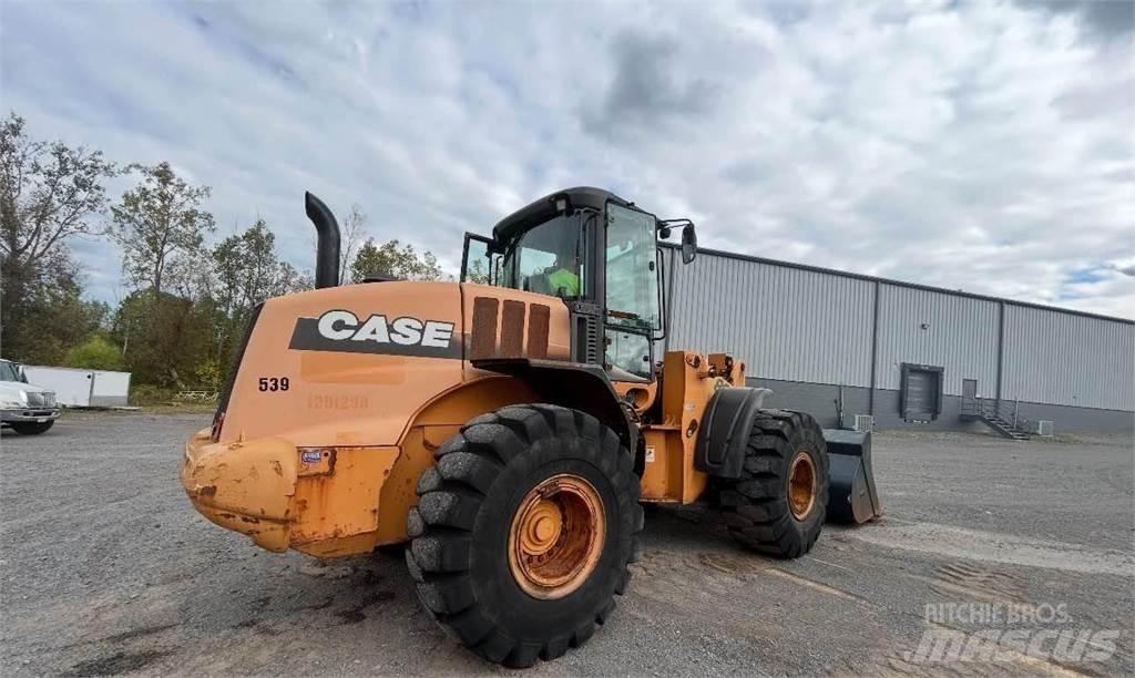 CASE 821F Pale gommate