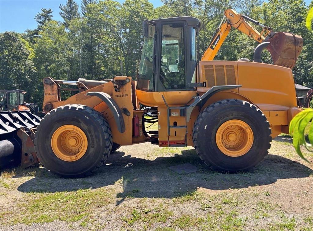 CASE 821F Pale gommate