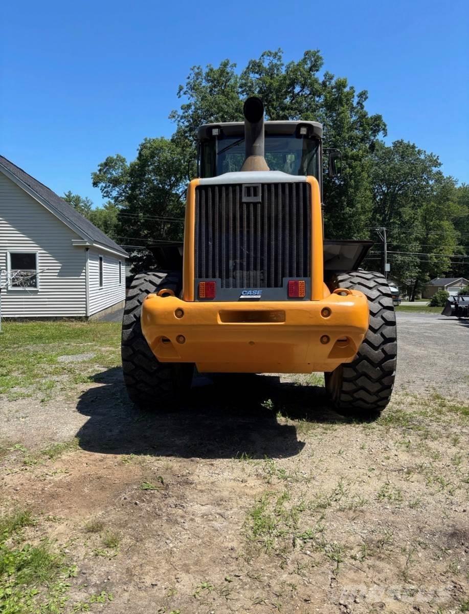 CASE 821F Pale gommate