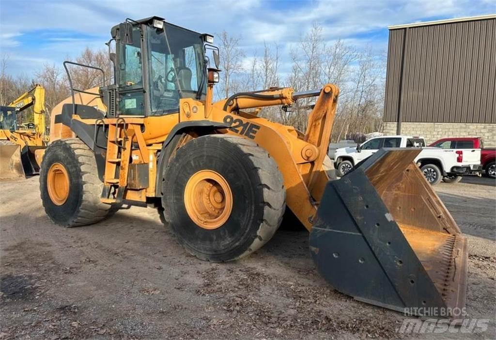 CASE 921E Pale gommate