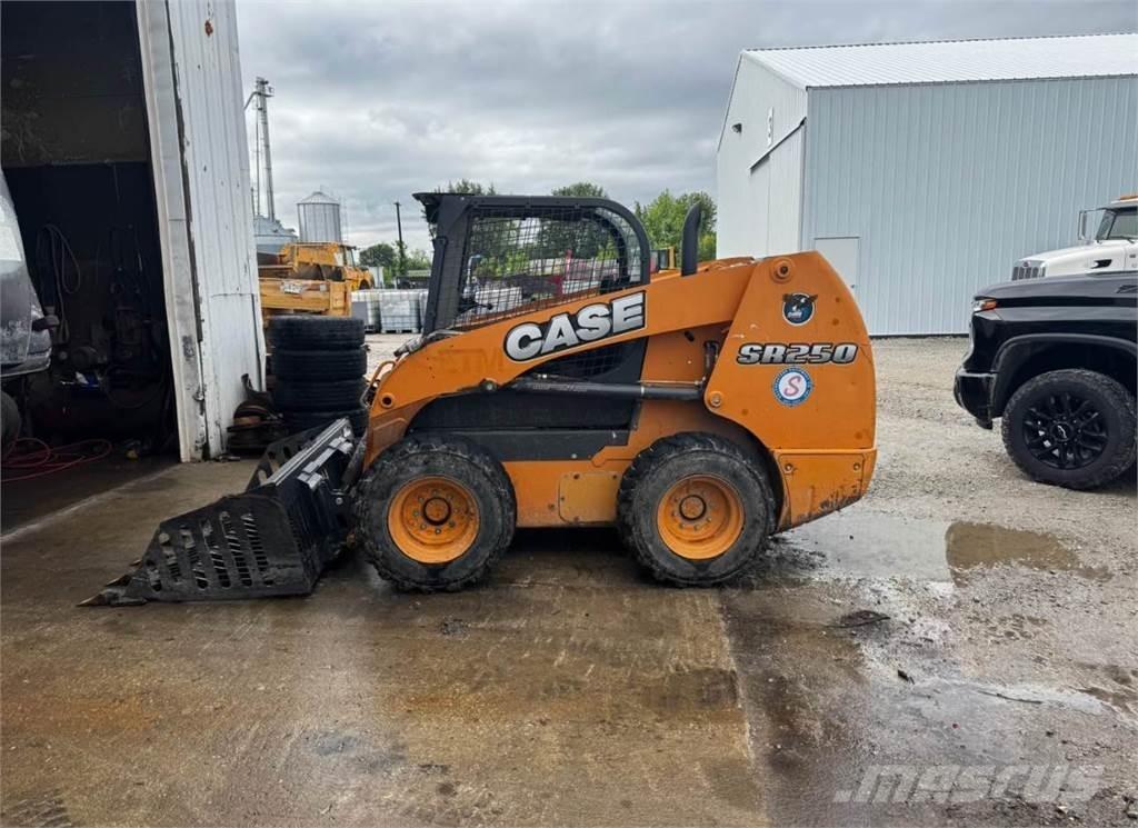 CASE SR270 Mini Pale Gommate