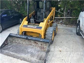 CAT 216B Mini Pale Gommate