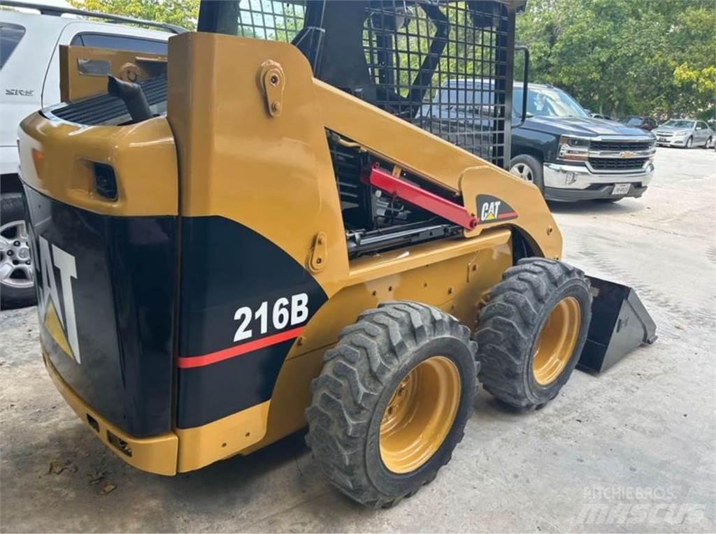 CAT 216B Mini Pale Gommate