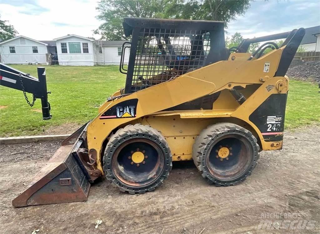 CAT 242 Mini Pale Gommate