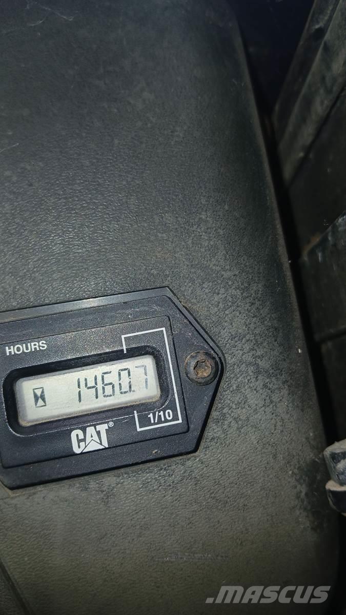 CAT 242 Mini Pale Gommate