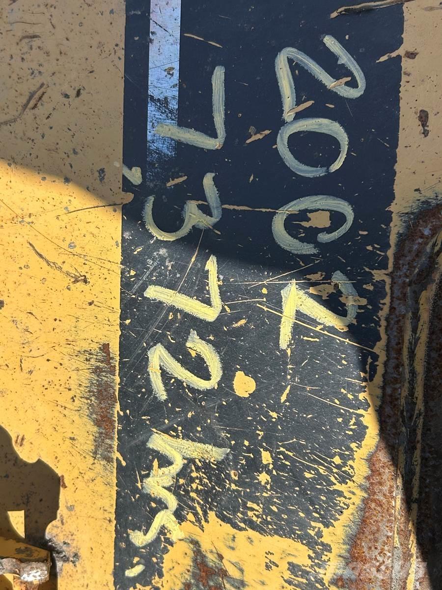 CAT 246B Mini Pale Gommate