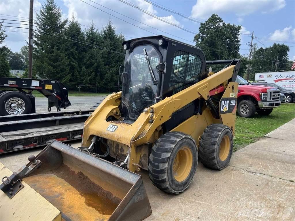 CAT 262D Mini Pale Gommate