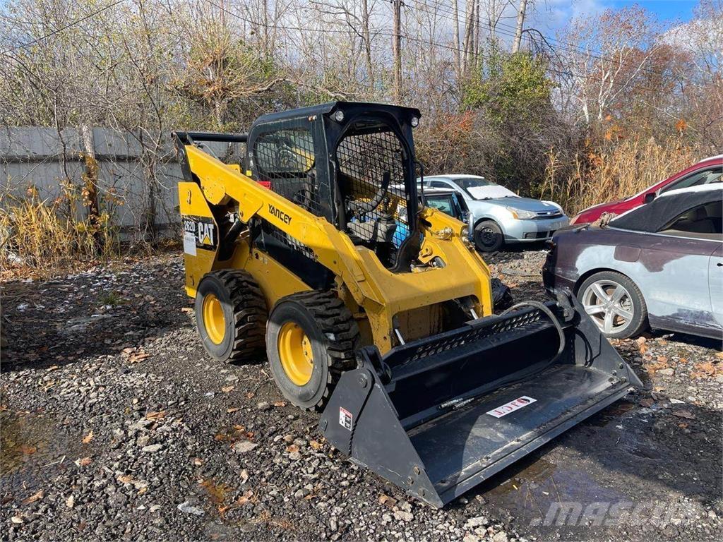 CAT 262D Mini Pale Gommate