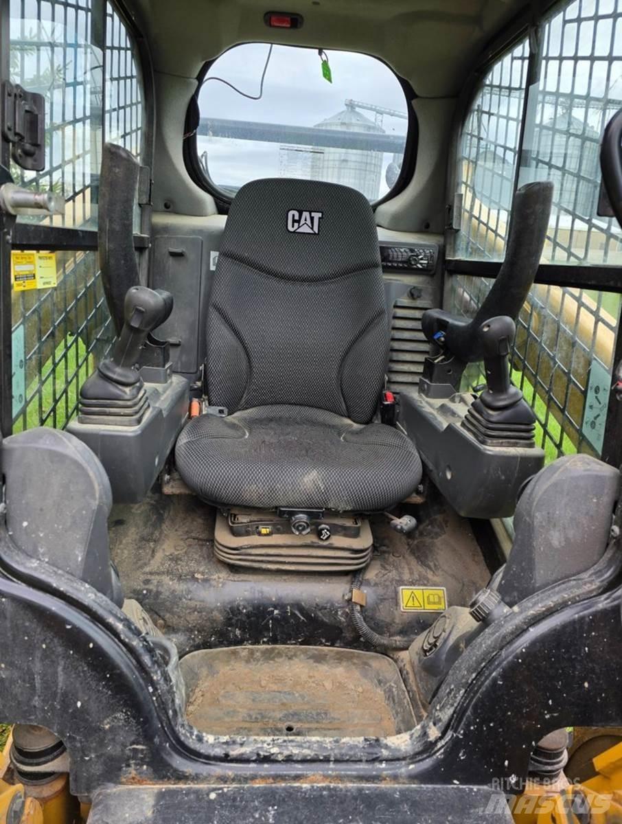 CAT 262D3 Mini Pale Gommate