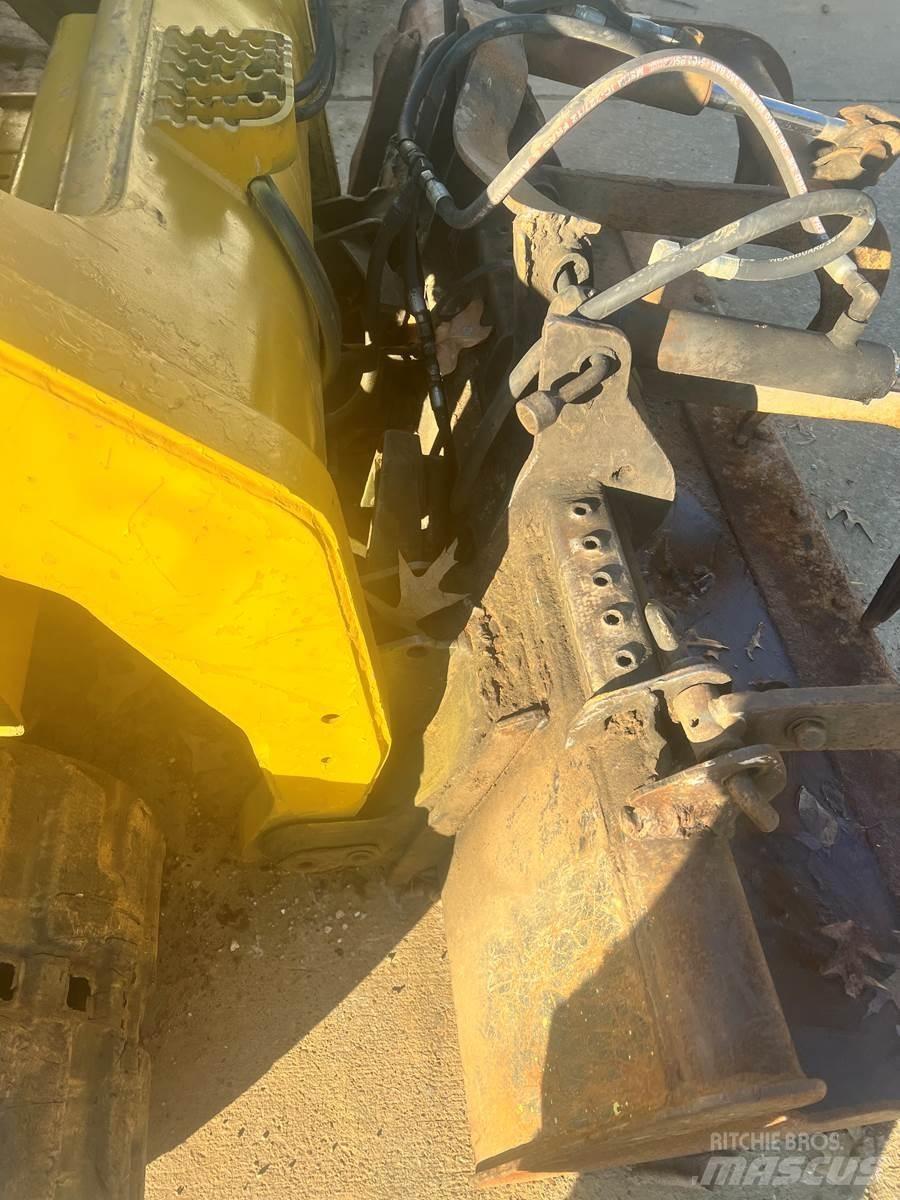 CAT 279C Mini Pale Gommate