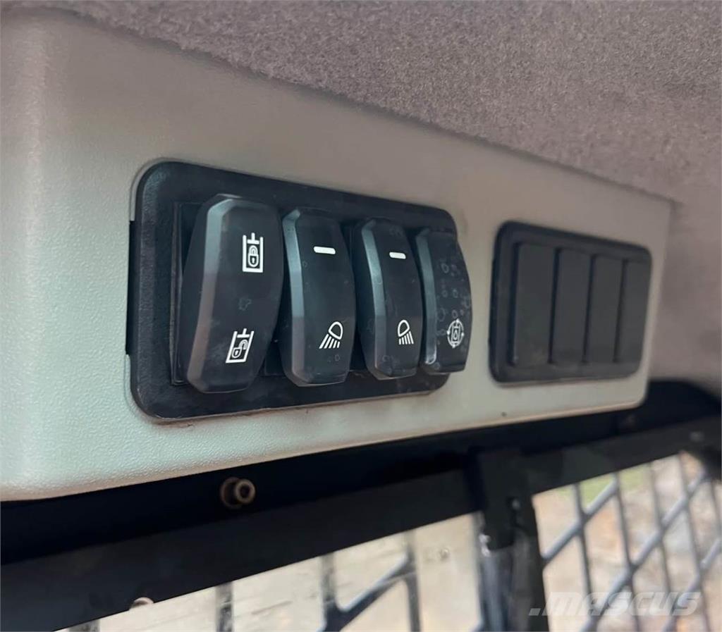 CAT 289D3 Mini Pale Gommate