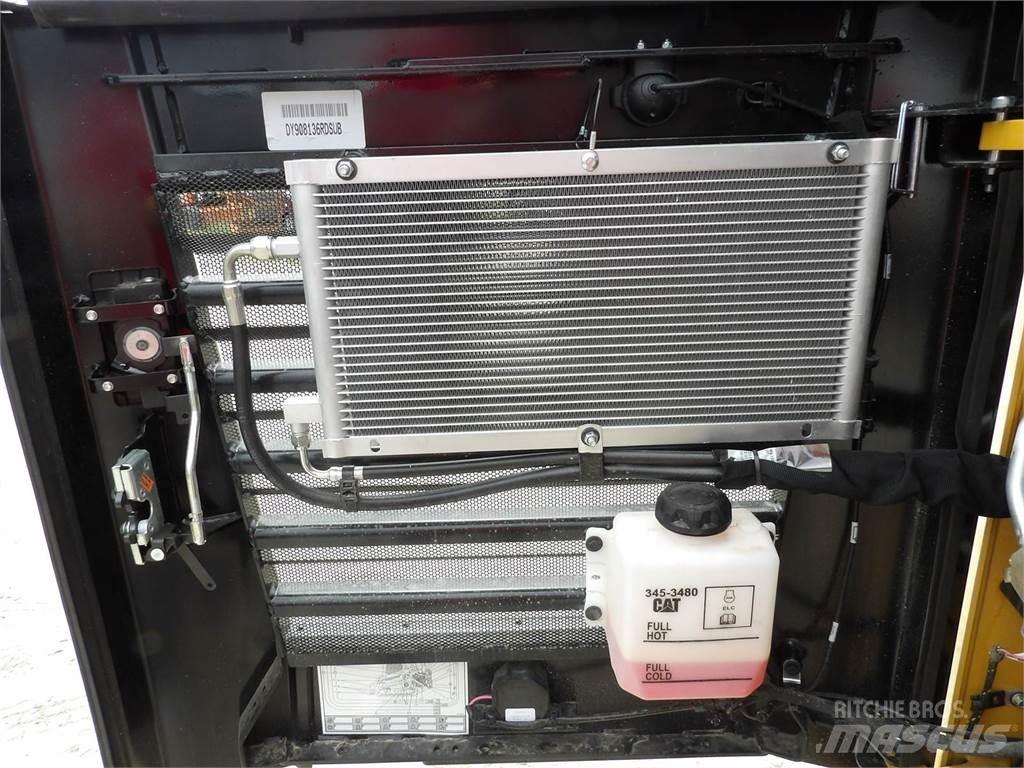 CAT 299D3 Mini Pale Gommate