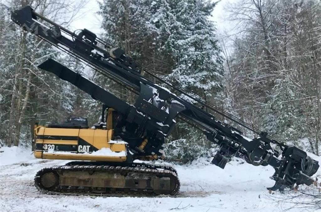 CAT 320L Sramatrici
