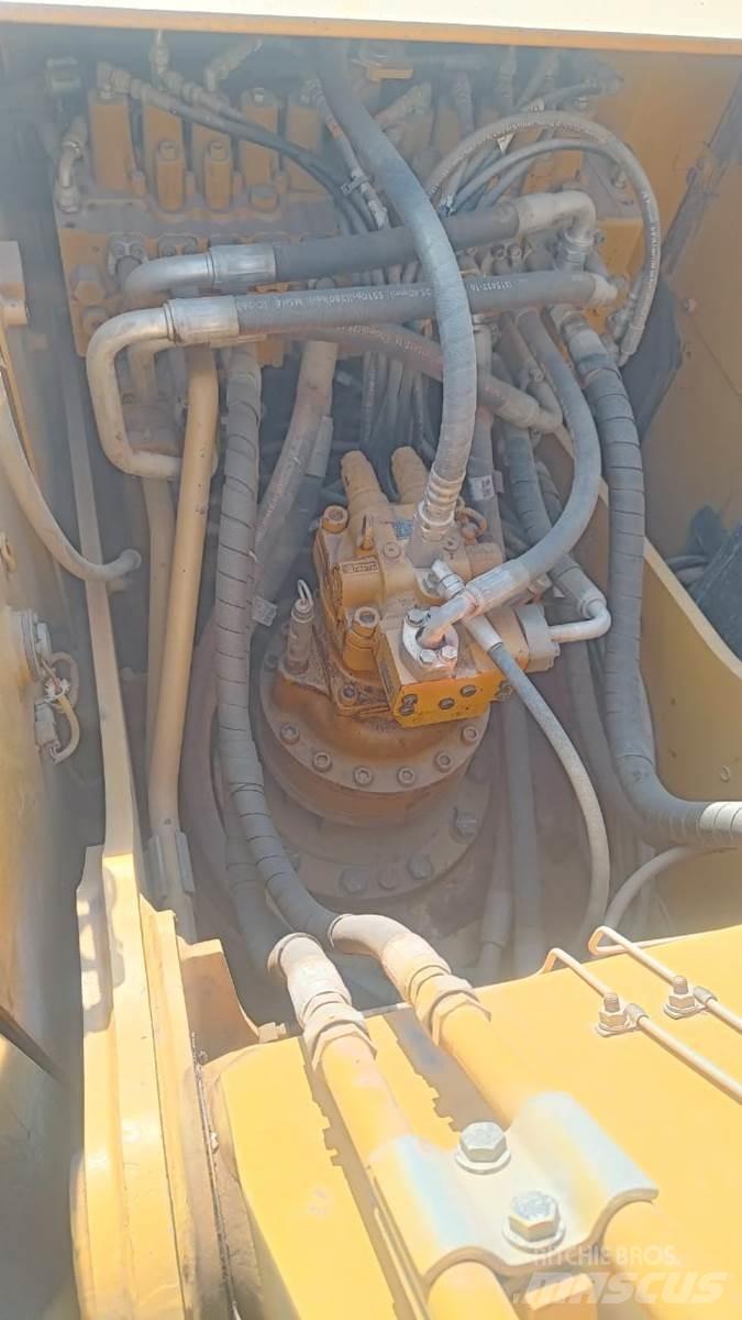CAT 323D3 Escavatori cingolati