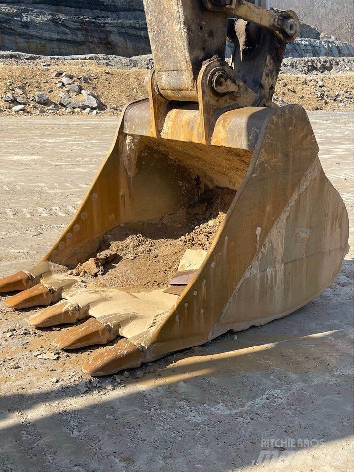 CAT 374DL Escavatori cingolati