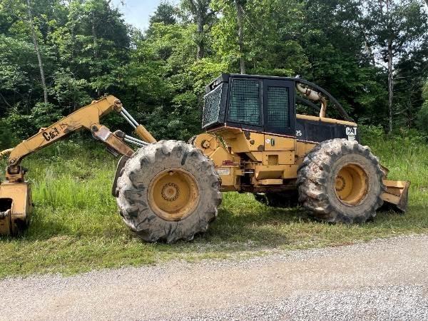 CAT 525 Trattori Forestali