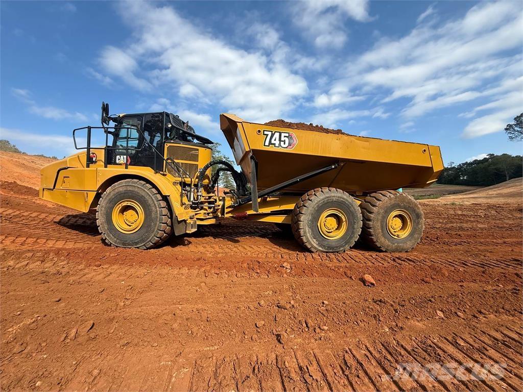 CAT 745 Dumpers articolati