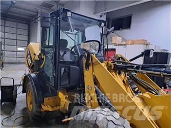 CAT 906H Pale gommate