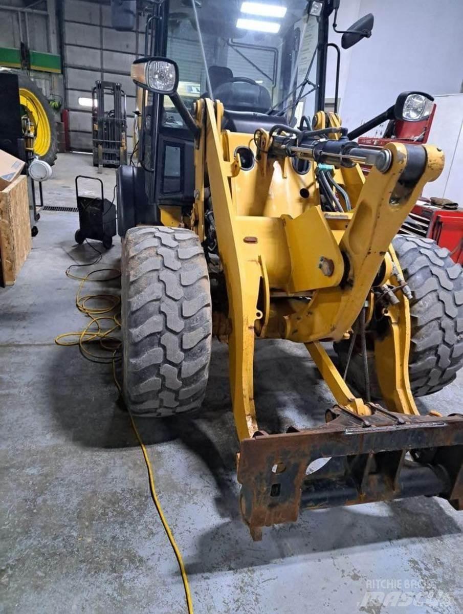 CAT 906H Pale gommate