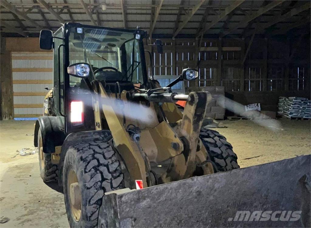 CAT 906H Pale gommate