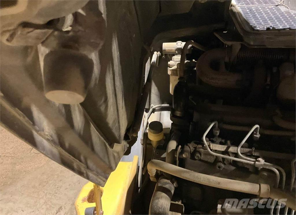 CAT 906H Pale gommate