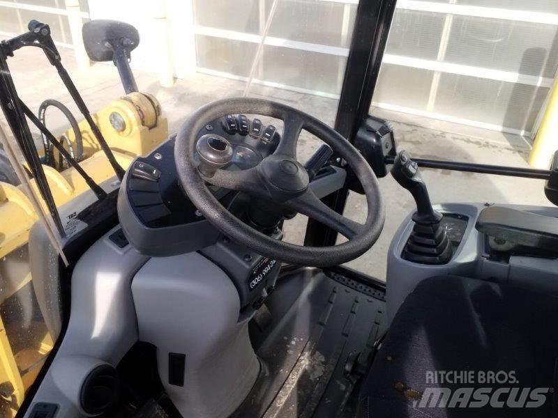 CAT 906M Pale gommate