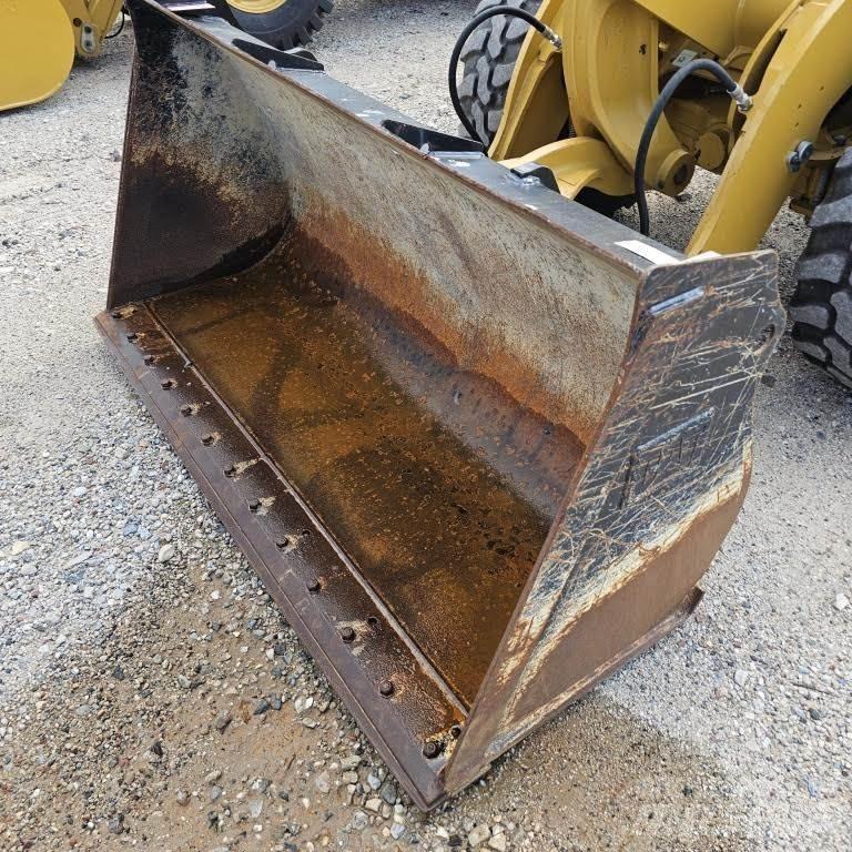 CAT 906M Pale gommate