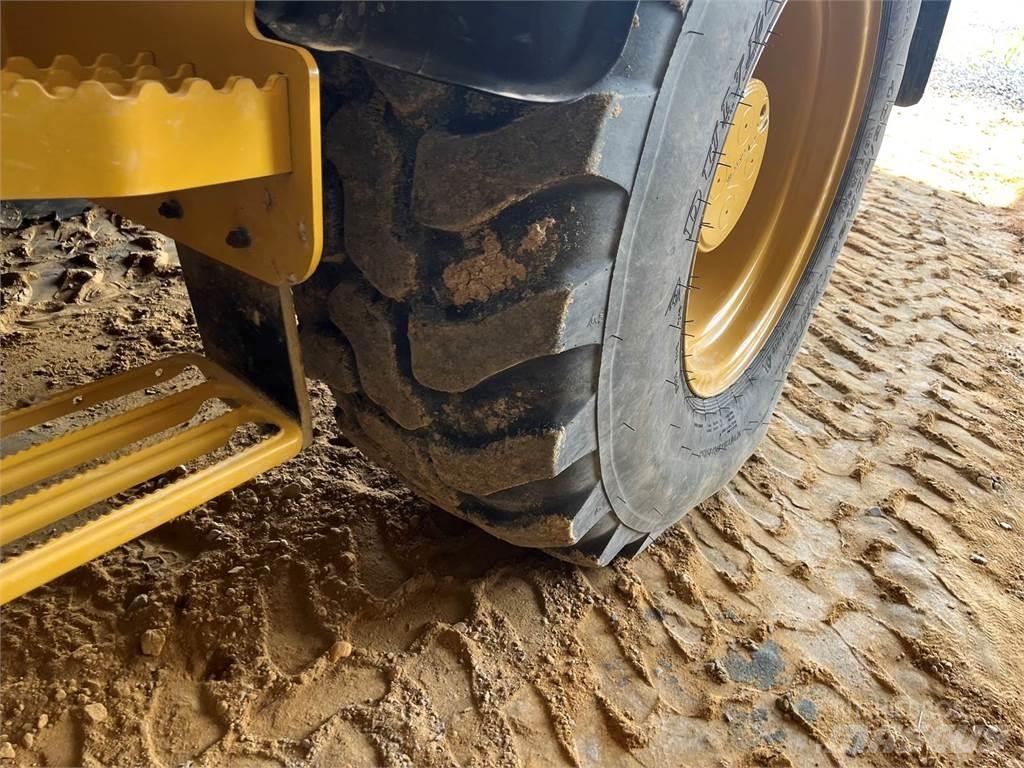 CAT 908M Pale gommate