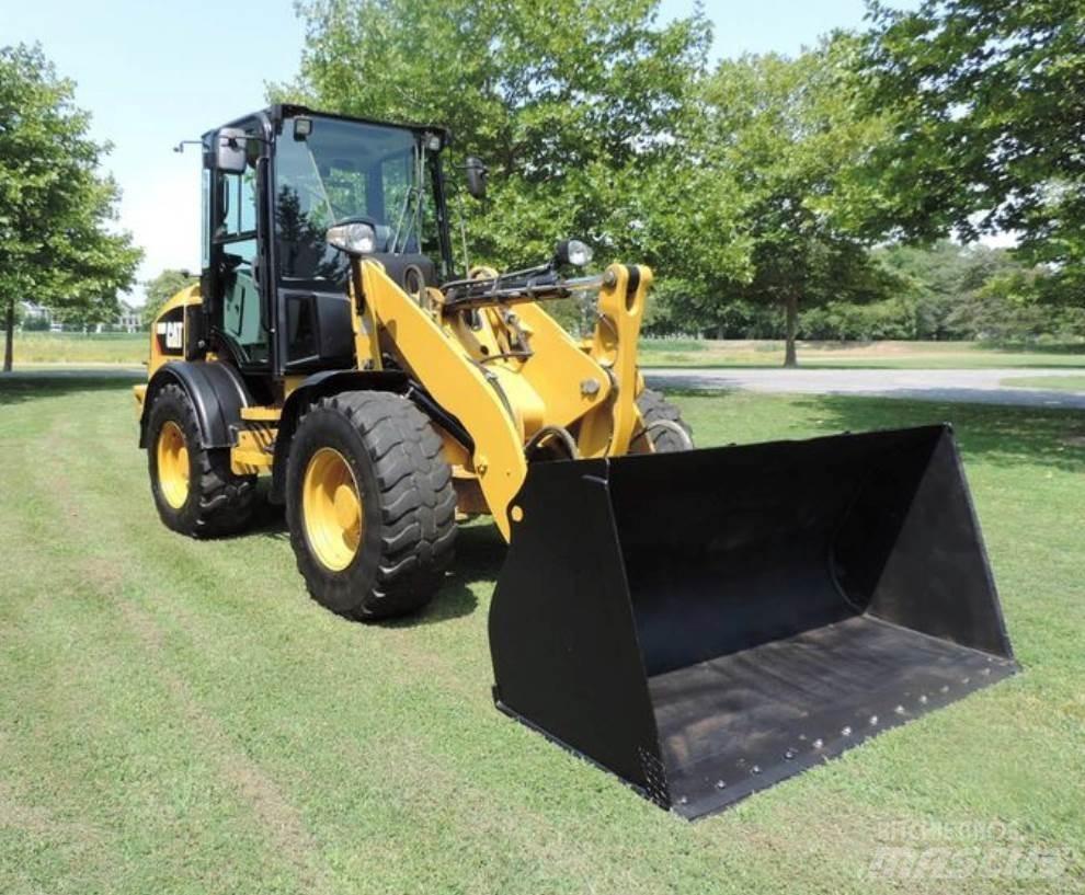 CAT 908M Pale gommate
