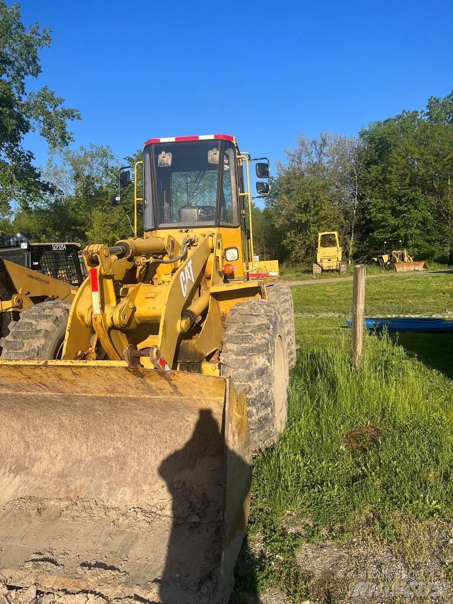 CAT 916 Pale gommate