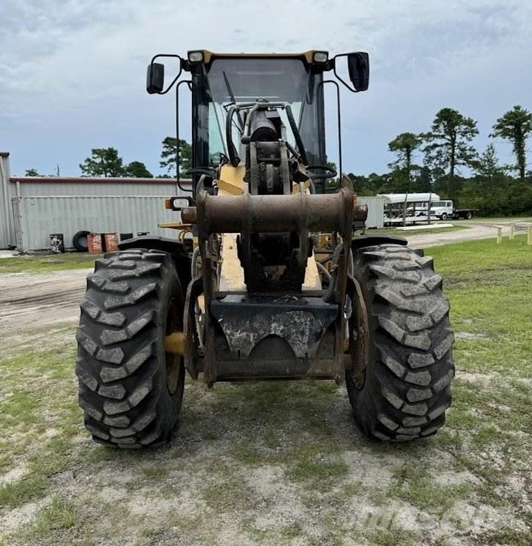 CAT 924G Pale gommate