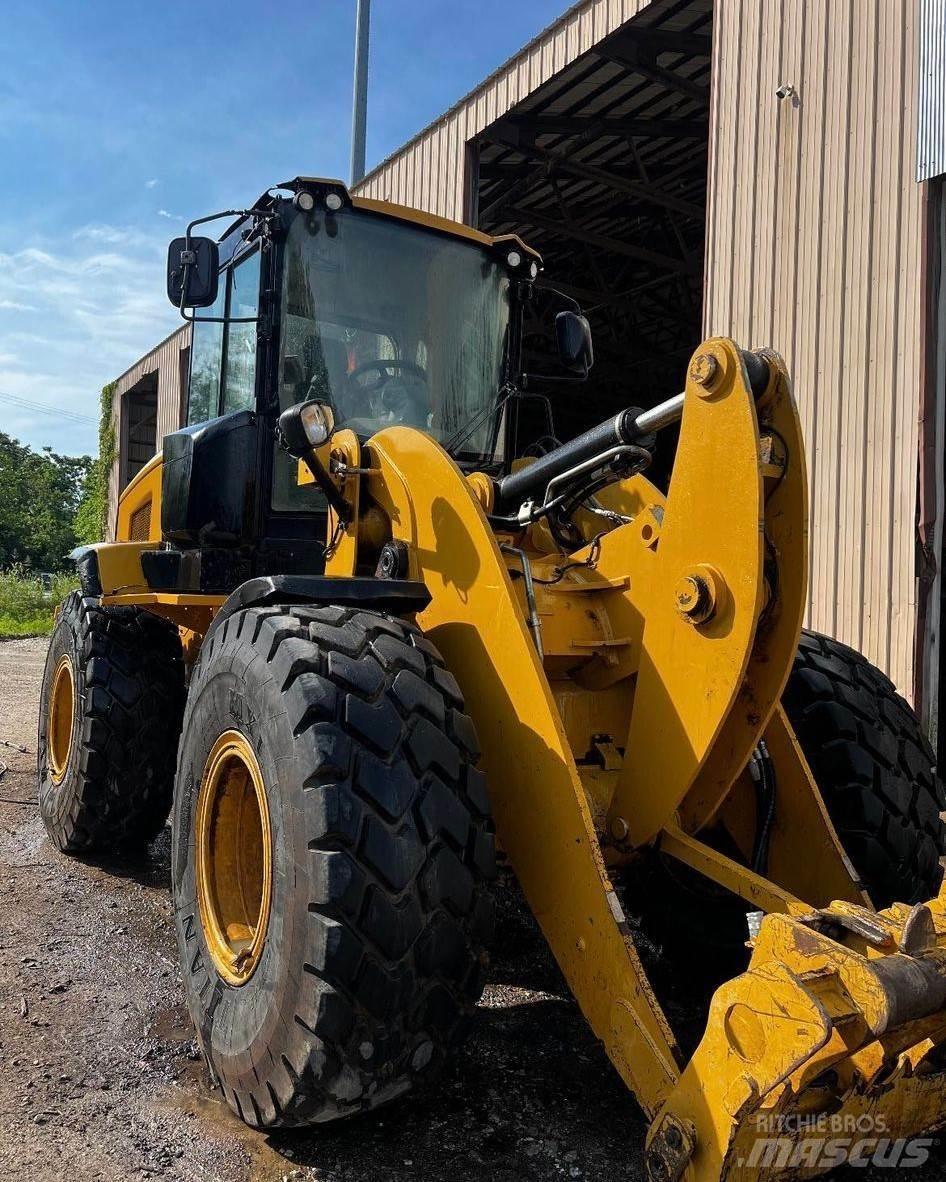 CAT 924K Pale gommate