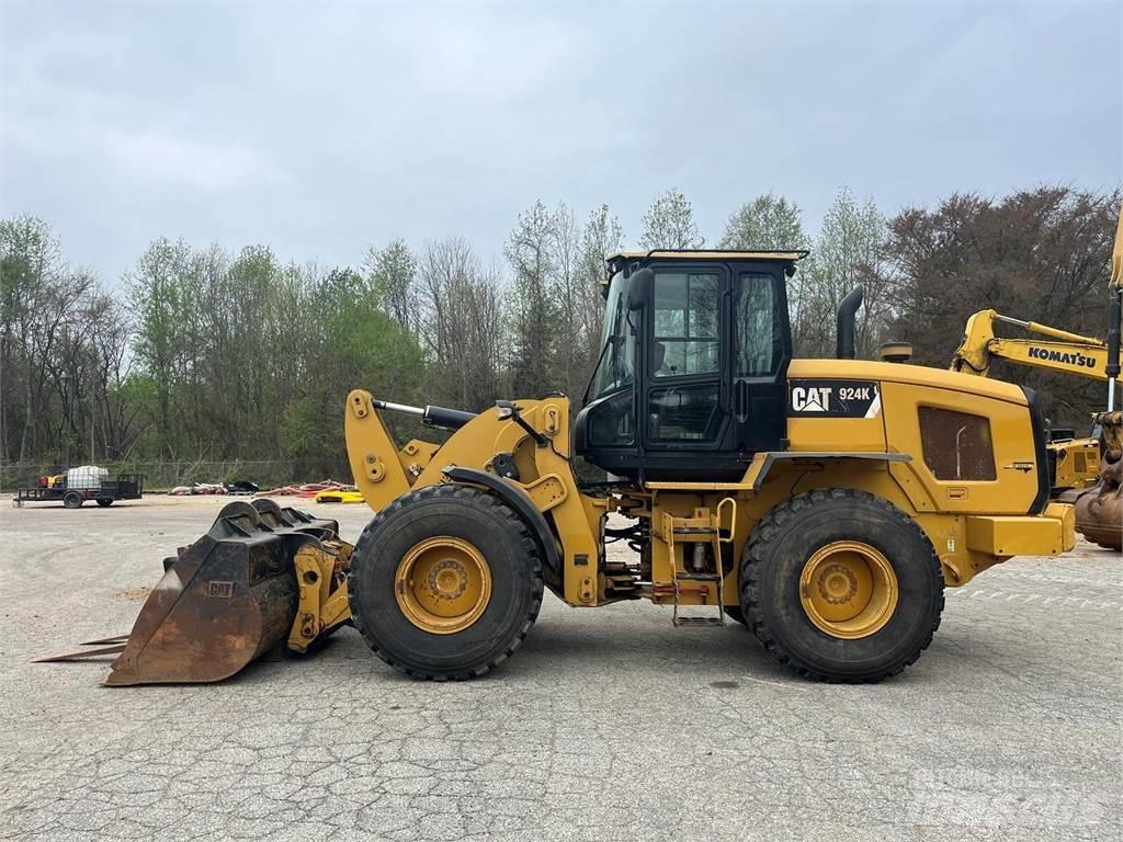 CAT 924K Pale gommate