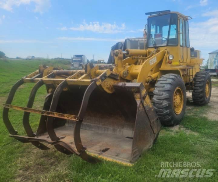 CAT 926E Pale gommate