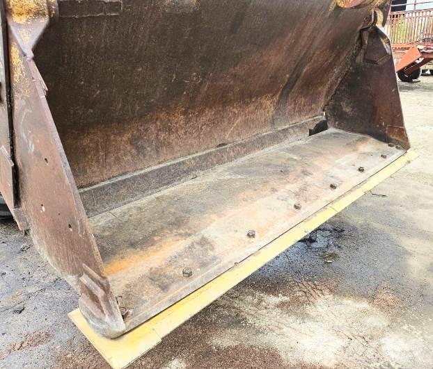 CAT 926E Pale gommate